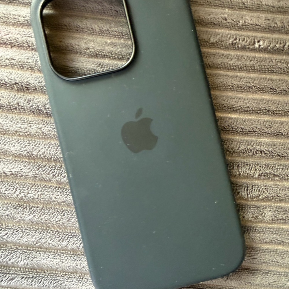 Apple midnight Silicone iPhone Case 16 pro with MagSafe